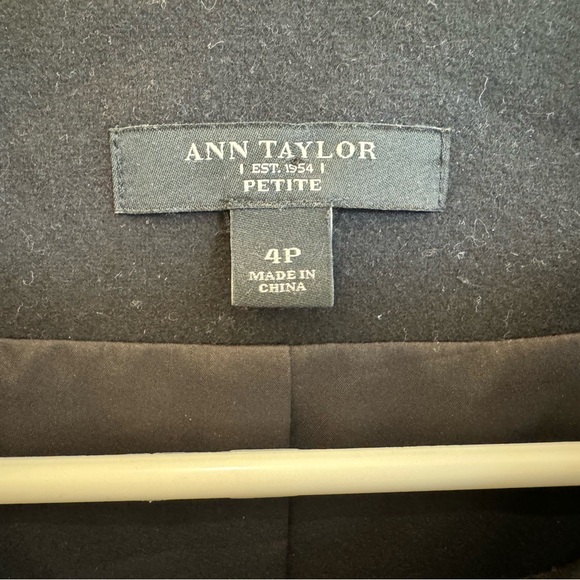 French-style black double-breasted blazer with pockets! - Picture 4 of 5